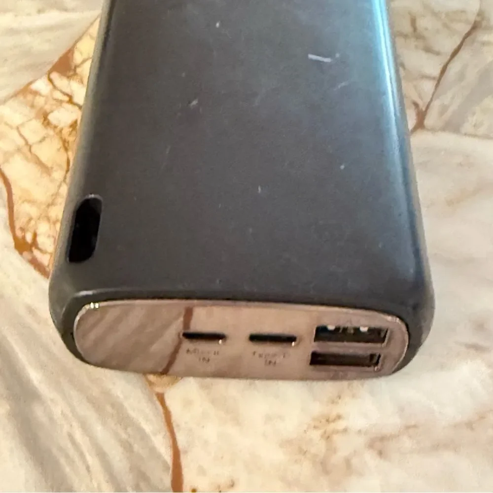 Black Portable Charger‎
